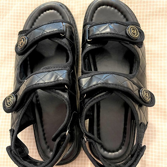 Quilted sandals sz US11 NWT vegan leather. - Picture 1 of 4